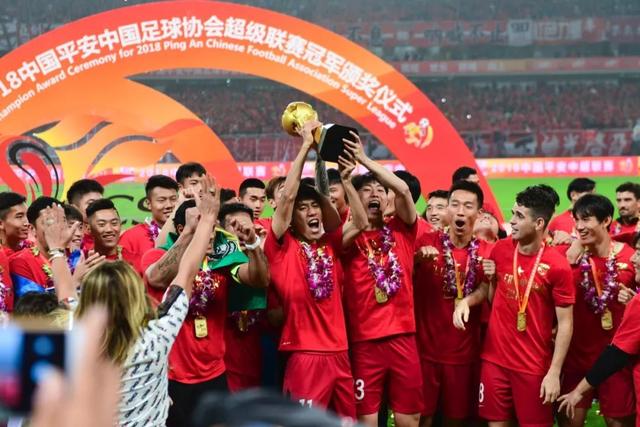 泽林斯基：我想留在国米 如果邓弗里斯加盟皇马就只需要祝他好运
